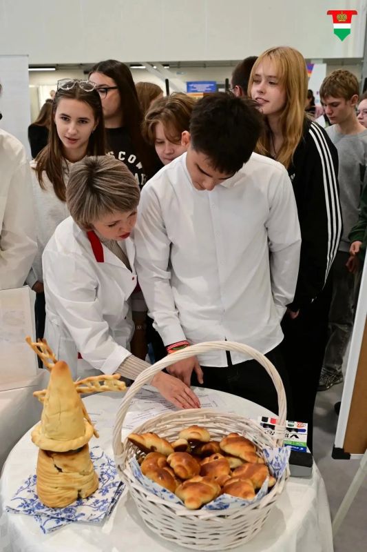 Более 2000 школьников региона посетили ярмарку учебных мест Более 2000 школьников региона посетили ярмарку учебных мест