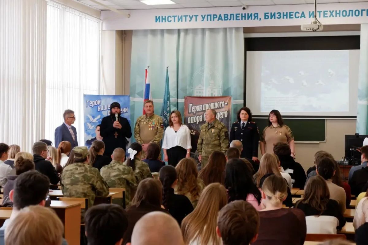 В Калуге почтили память погибших в войнах В Калуге почтили память погибших в войнах