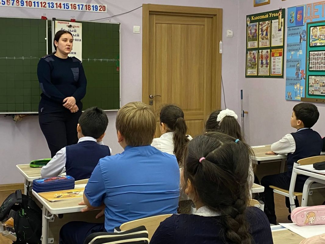 В Обнинске полицейские провели профилактическую беседу со школьниками В Обнинске полицейские провели профилактическую беседу со школьниками