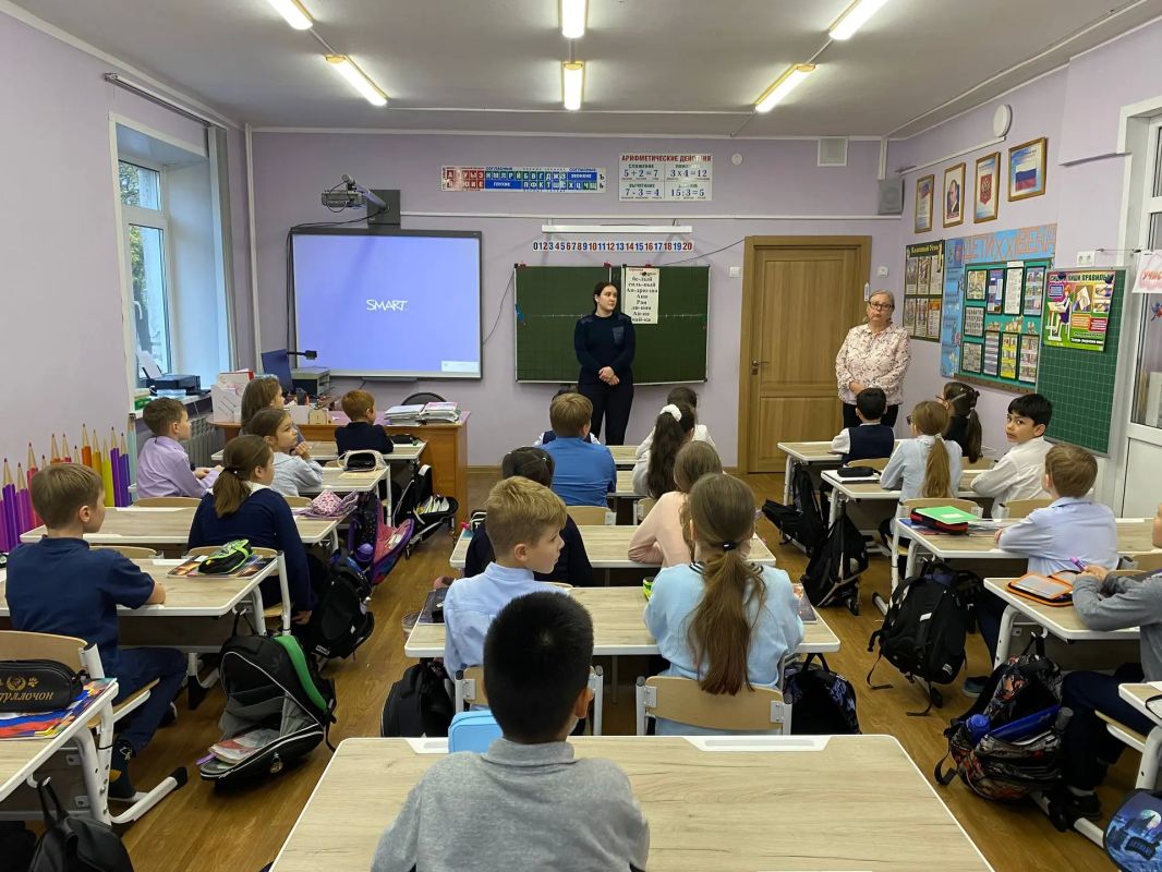 В Обнинске полицейские провели профилактическую беседу со школьниками В Обнинске полицейские провели профилактическую беседу со школьниками