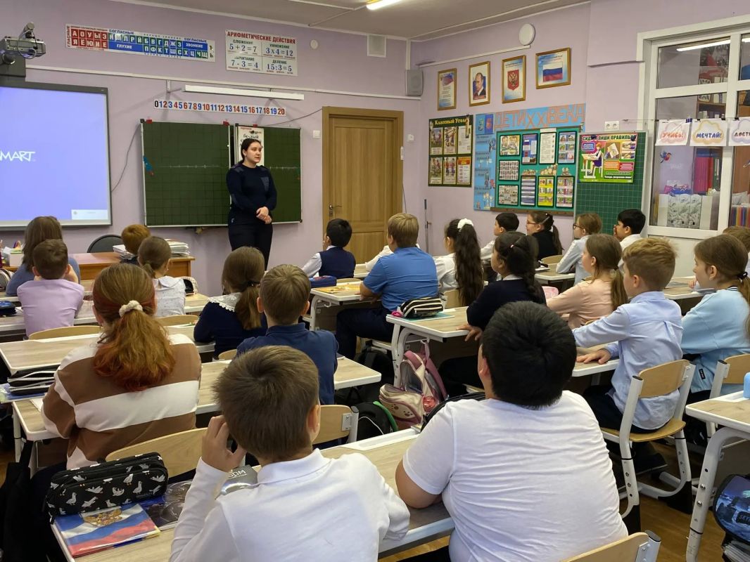 В Обнинске полицейские провели профилактическую беседу со школьниками