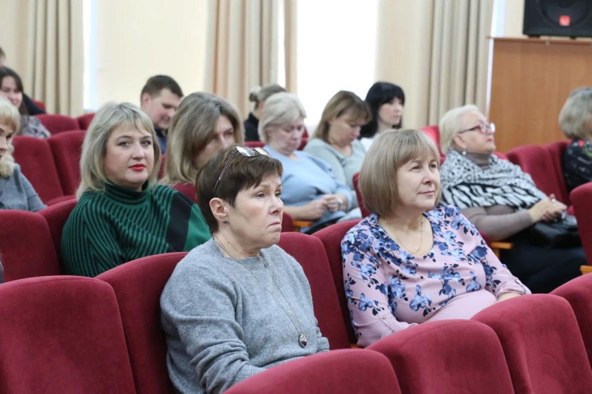 В УМВД России по Калужской области прошла встреча с актером и продюсером Глебом Даниловым В УМВД России по Калужской области прошла встреча с актером и продюсером Глебом Даниловым