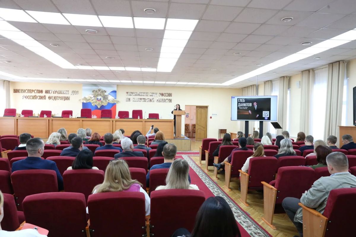 В УМВД России по Калужской области прошла встреча с актером и продюсером Глебом Даниловым В УМВД России по Калужской области прошла встреча с актером и продюсером Глебом Даниловым