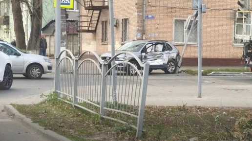 В Калуге столкнулись автобус и легковушка