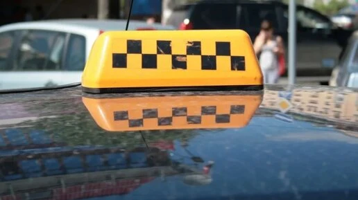 В Калуге таксист украл у клиентки 200 тысяч рублей
